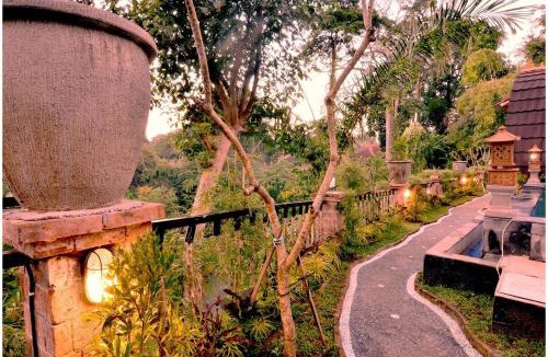 Singapadu Tengah Villa | Ubud 3 bedrooms with river view