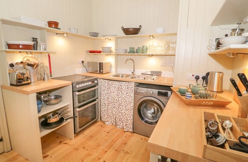 Corwen Cottage | UCHELDREF, pet friendly, character holiday cottage in Corwen