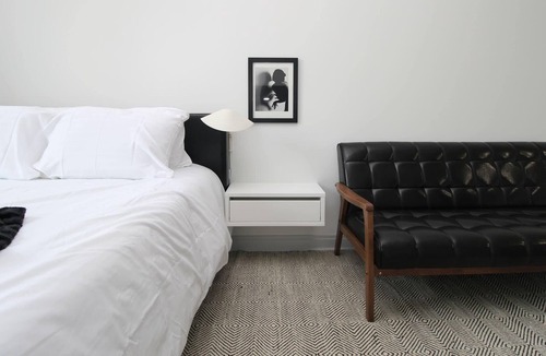 East Hyde Park Apartment | UChicago, Shops + Eats, Lake | Gym + W&D | Zencity