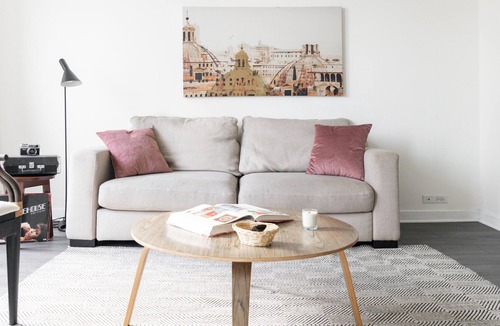 Indian Village Apartment | UChicago, Shops + Eats, Lake | Gym + W&D | Zencity
