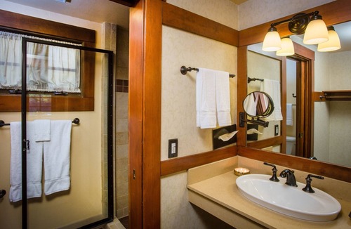 Lake Arrowhead Hotel | UCLA Lake Arrowhead Lodge