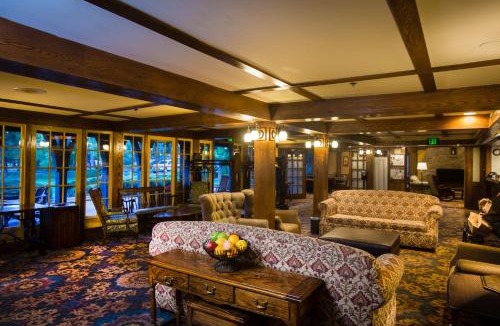 Lake Arrowhead Hotel | UCLA Lake Arrowhead Lodge