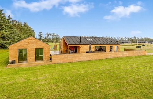 Grønhøj House | "Udder" - 1.5km from the sea by Interhome
