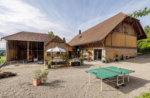 Meikirch House | Uelis-Stöckli-Gästezimmer auf Bauernhof mit Wellness, Billiard und Alpakatrekking