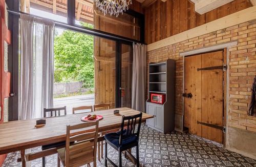 Meikirch House | Uelis-Stöckli-Gästezimmer auf Bauernhof mit Wellness, Billiard und Alpakatrekking