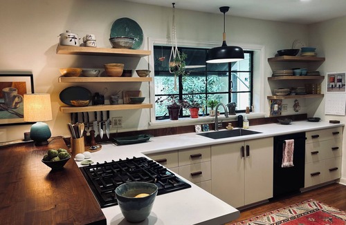 Athens House | UGA Gameday House: Tailgate + walk to Sanford Stadium - 4BR/3.5 bath in 5 Points