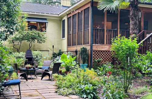 Athens House | UGA Gameday House: Tailgate + walk to Sanford Stadium - 4BR/3.5 bath in 5 Points