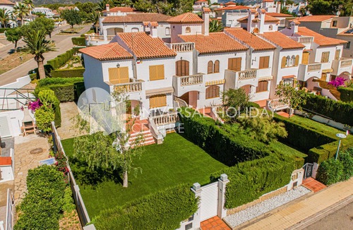 Miami Platja Ski Chalet | UHC CASA MISTRAL · Private Garden with BBQ · 50m Cristal Beach