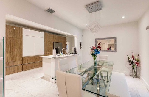 Ojus House | Uhost AI | 5BR Miami Oasis | Pool & Hot Tub