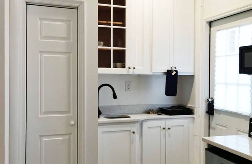 Spruce Hill Apartment | UInn-At UPenn; 1A; Cozy studio apartment