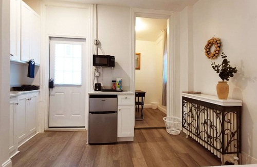 Spruce Hill Apartment | UInn-At UPenn; 1A; Cozy studio apartment