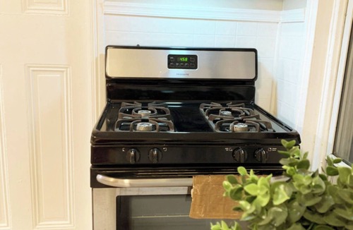 Spruce Hill Apartment | UInn-At UPenn; 3A;2 bedroom/1 bathroom at the heart of University City