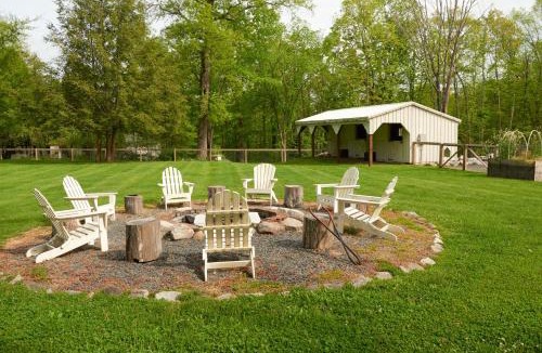Pine Bush House | Ulster County Farmhouse Near Waterfalls & Winery!