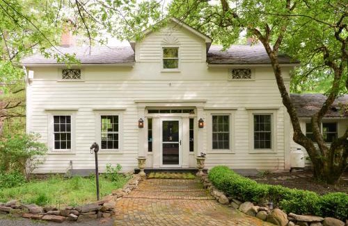 Pine Bush House | Ulster County Farmhouse Near Waterfalls & Winery!