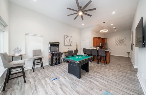 Piney House | Ultimate Spacious Luxury Retreat! Boat Slip, 2 Jet Ski Slips, Kayaks, Hot Tub!