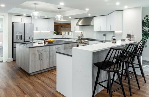 Stowe House | Ultimate 8BR Mountain View Home - Hot Tub, Pool, Firepit, Gym - Family Getaway