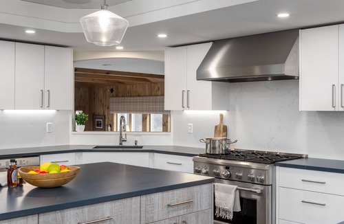 Stowe House | Ultimate 8BR Mountain View Home - Hot Tub, Pool, Firepit, Gym - Family Getaway