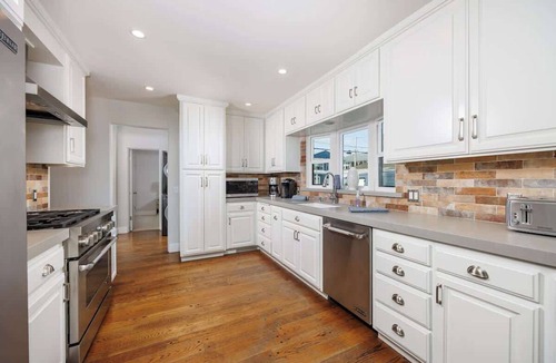 Balboa Island House | Ultimate Bayfront Experience: Rare Double Lot! 608