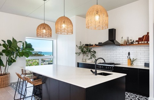 Emerald Beach House | Ultimate Beachside Getaway – Modern Luxury with Emerald Ocean Views 🌊