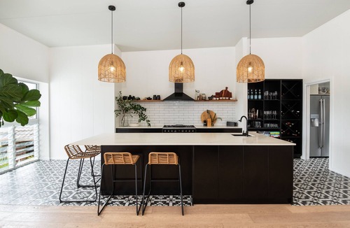 Emerald Beach House | Ultimate Beachside Getaway – Modern Luxury with Emerald Ocean Views 🌊