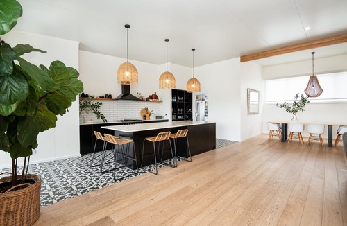 Emerald Beach House | Ultimate Beachside Getaway – Modern Luxury with Emerald Ocean Views 🌊