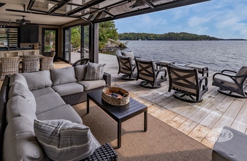 Port Carling Cottage | Ultimate Boathouse Entertaining, New 6 bdrm, 8 bath Cottage/Boathouse! Hot tub!