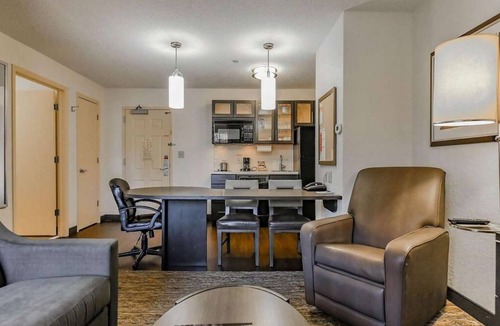 Brentwood House | Ultimate Brentwood Escape! Fully-equipped Kitchen, Pet-friendly Property!