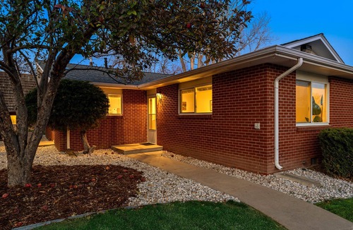 University Acres Condo | Ultimate Chill Zone | BBQ, Bikes, Pet Friendly!