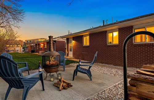University Acres Condo | Ultimate Chill Zone | BBQ, Bikes, Pet Friendly!