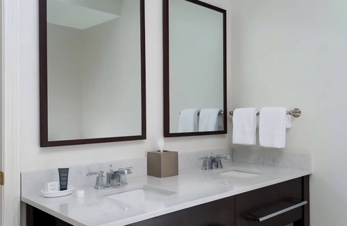 Manchester Hotel | Ultimate Comfort in 2 3BR Units w/Stunning Mountain Setting | Onsite Pool