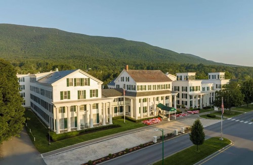 Manchester Hotel | Ultimate Comfort in 2 3BR Units w/Stunning Mountain Setting | Onsite Pool
