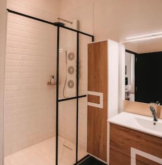 Besancon Apartment | Ultimate Comfort ! Jacuzzi & Sauna.
