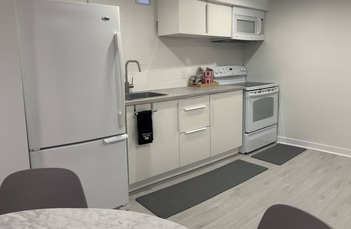 Ottawa Division Apartment | Ultimate Cozy Corner