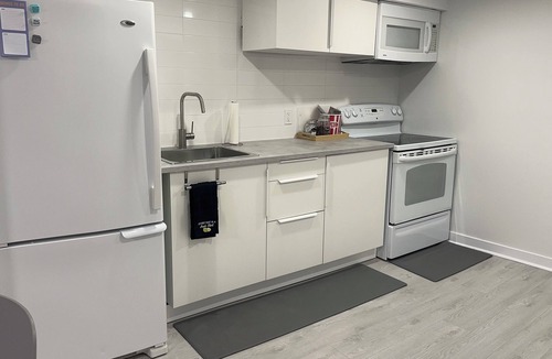 Ottawa Division Apartment | Ultimate Cozy Corner