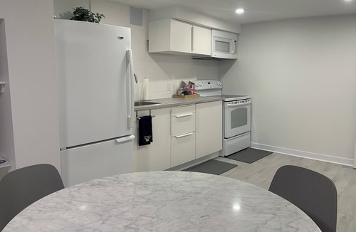 Ottawa Division Apartment | Ultimate Cozy Corner