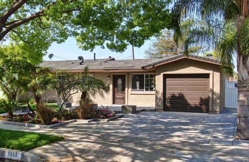 Anaheim Resort House | Ultimate Disneyland Escape – Walk to Disney + Massive Backyard Fireworks Views