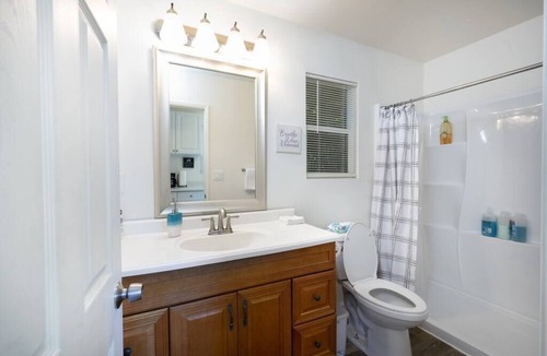 Southeastern Sacramento House | Ultimate East Sacramento Haven-Ideal Location