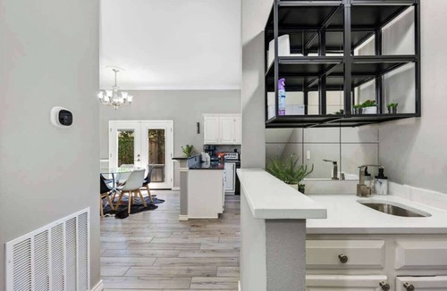 Allen House | Ultimate Escape! Large Pool Spa! PingPong PS5 | EV