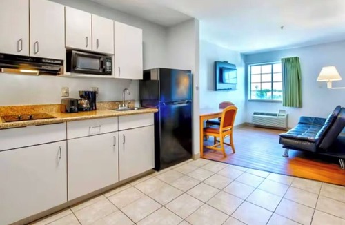 Sulphur Apartment | Ultimate Family Base: Rooms with 2 Full Beds, Kitchenette for Long Term Stays