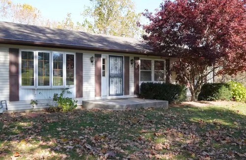 Pittsfield House | Ultimate Family Getaway at Pine Lakes | Waterpark, Pool & Lakefront Cabins