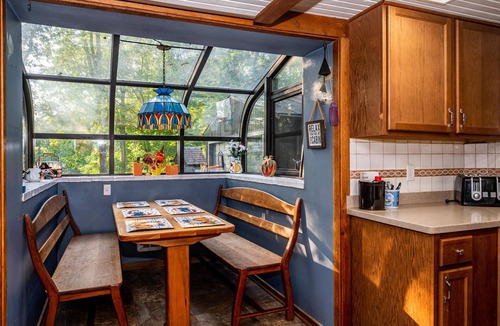Helmsburg House | Ultimate Family Getaway | Hot Tub, Pond, Trails & Games 4BR, 3.5BA