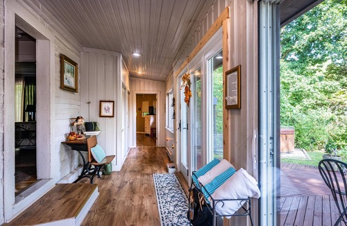 Helmsburg House | Ultimate Family Getaway | Hot Tub, Pond, Trails & Games 4BR, 3.5BA