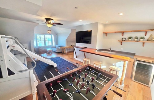Weirs Beach House | Ultimate Family Getaway I BunkSlides I Akwa Marina!