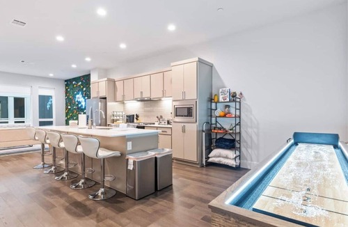 Old East Dallas House | Ultimate Game House with Rooftop Terrace