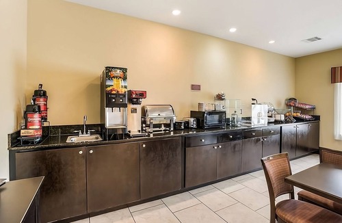 Saint Landry Hotel | Ultimate Getaway at Knights Inn Bunkie! Pool, Free Breakfast, Free Parking