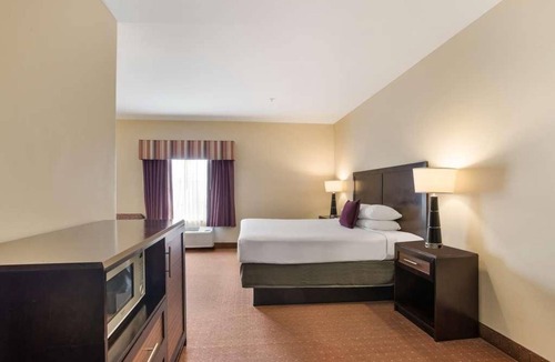 Saint Landry Hotel | Ultimate Getaway at Knights Inn Bunkie! Pool, Free Breakfast, Free Parking