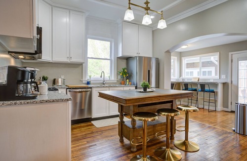 Johnson City House | Ultimate Getaway in Heart of JC | Family Friendly | Close to Univ, Med, Downtown