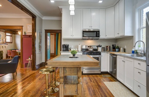 Johnson City House | Ultimate Getaway in Heart of JC | Family Friendly | Close to Univ, Med, Downtown