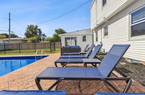 Parma House | Ultimate Group Escape Heated Pool - 12 Guests