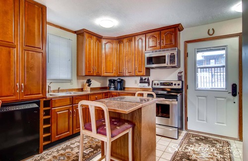 Four O'Clock House | Ultimate Group Getaway: Spacious Multi-Level Retreat, Close to Downtown!